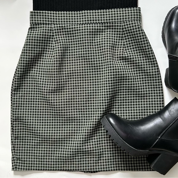 Mini Skirt - Picture 1 of 3